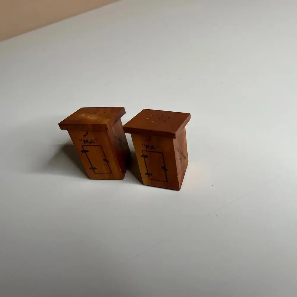 Vintage Wooden‎ Outhouse “Ma” & “Pa” Salt and Pepper Shakers Old Man’s Cave Ohio